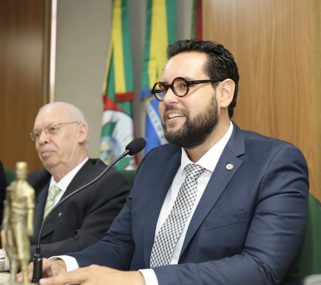 Secretário de Desenvolvimento Econômico do RS, Ruy Irigaray, é homenageado pelos resultados na economia do estado